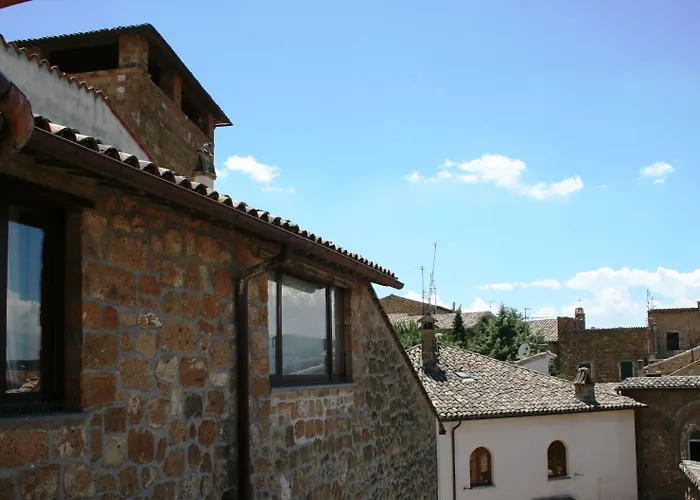 Palazzo PiccolominiAlbergo